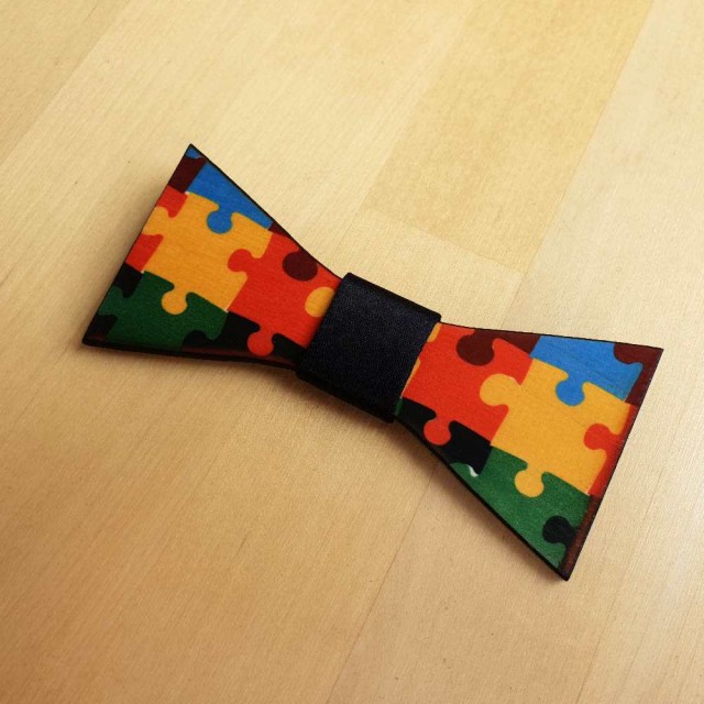 Papion de lemn, personalizat, model Puzzle