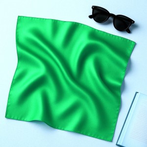 Eșarfă damă verde neon, pătrată 65x65 cm – energie vibrantă și stil nonconformist