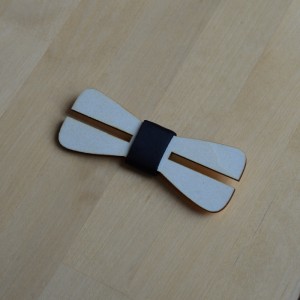 Papion de lemn, personalizat, model Clever Cut