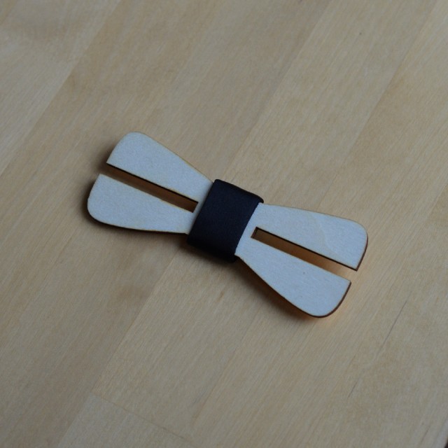 Papion de lemn, personalizat, model Clever Cut