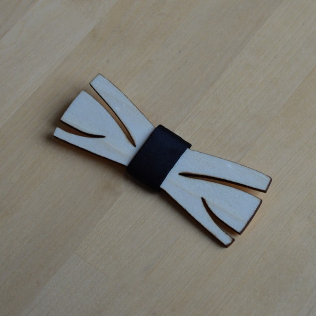 Papion de lemn, personalizat, model Smart Shape